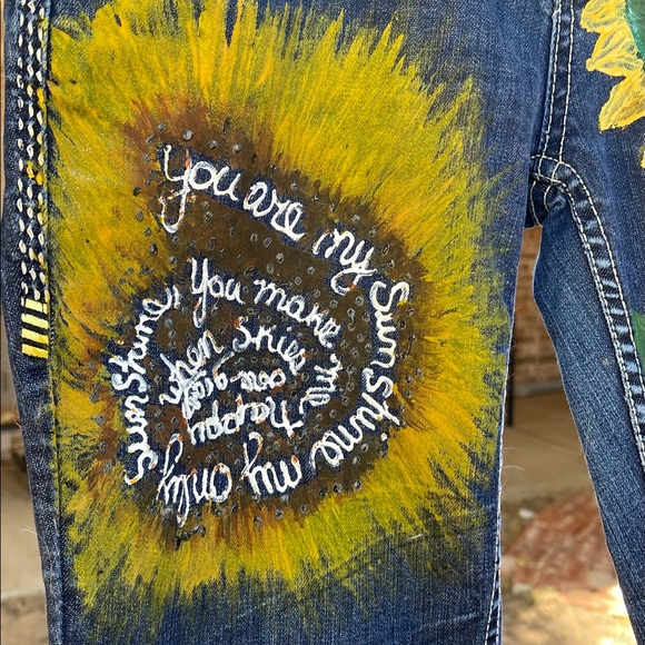 💓 Local Artist True Hand-Painted Jeans - Picture 2 of 6